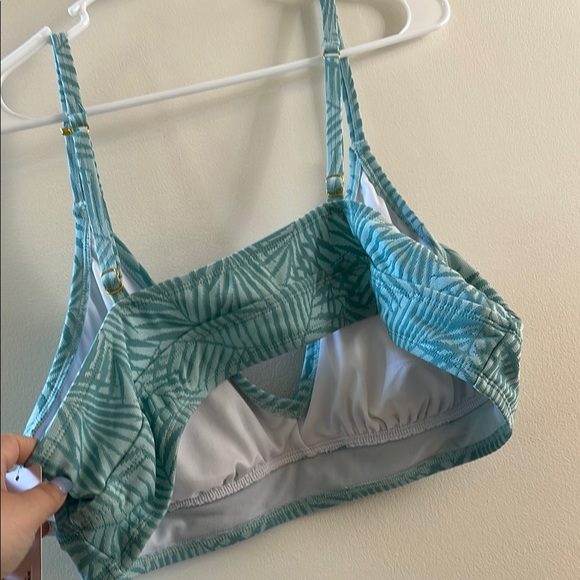 Freshwater Teal Leaf Pattern Bikini Top - Picture 5 of 6